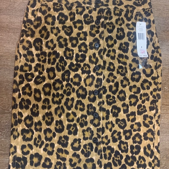 Leopard Print Button-Down Skirt - Picture 1 of 4